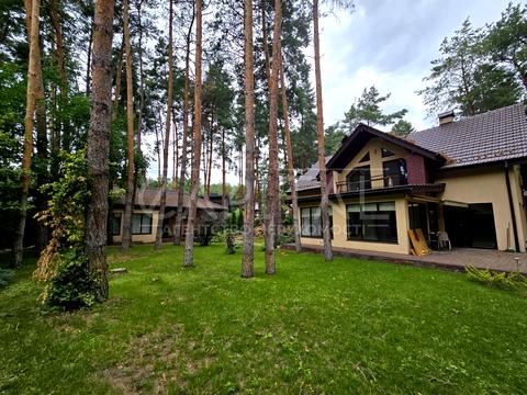 будинок за адресою Набережна вул., 1