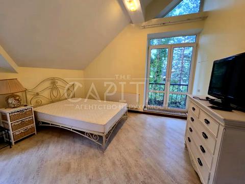 будинок за адресою Набережна вул., 1