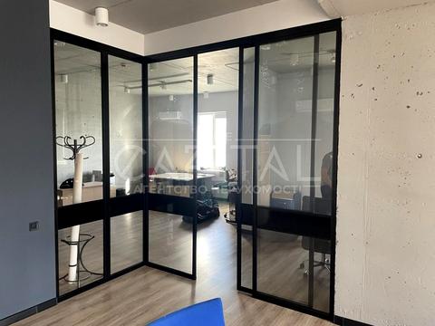 комерційна за адресою Дніпровська набережна вул., 14