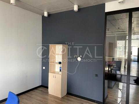 комерційна за адресою Дніпровська набережна вул., 14