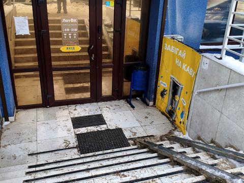 комерційна за адресою Сім'ї Стешенків вул. (Тимофія Строкача), 9а