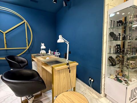 комерційна за адресою Гоголівська вул., 37/2