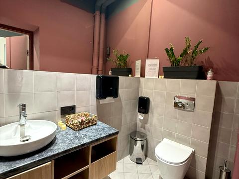 комерційна за адресою Гоголівська вул., 37/2