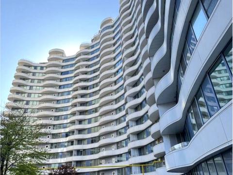 комерційна за адресою Літературна вул., 1а