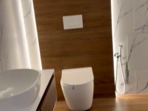 комерційна за адресою Літературна вул., 1а