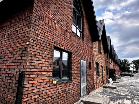 будинок за адресою с. Зубра, Петра Дорошенка