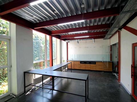 комерційна за адресою Євгена Сверстюка вул. (Марини Раскової), 11