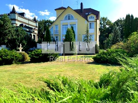 будинок за адресою Вишнева вул.