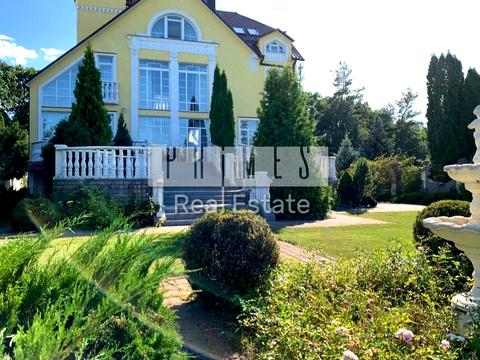 будинок за адресою Вишнева вул.