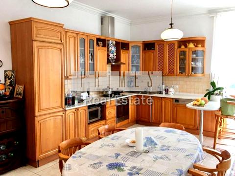 будинок за адресою Вишнева вул.