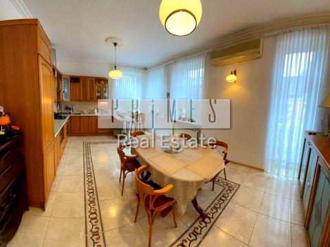 будинок за адресою Вишнева вул.