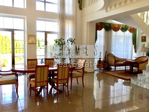 будинок за адресою Вишнева вул.