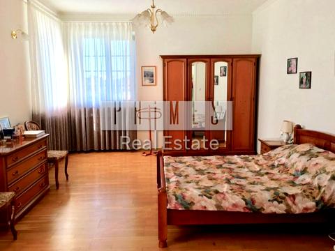 будинок за адресою Вишнева вул.