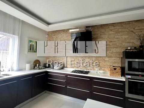 будинок за адресою смт. Козин, Берегова вул.