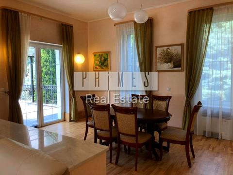 будинок за адресою смт. Козин, Золотоворітська вул.