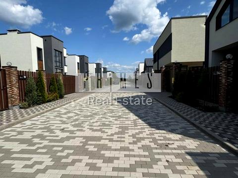 будинок за адресою Вишнева вул.