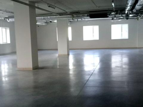 комерційна за адресою Анни Ахматової вул., 13Є