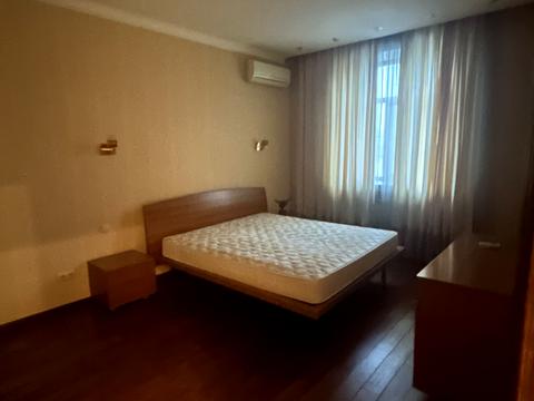 квартира за адресою Миколи Міхновського бульв. (Дружби народів), 11