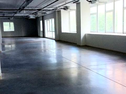 комерційна за адресою Анни Ахматової вул., 13Є