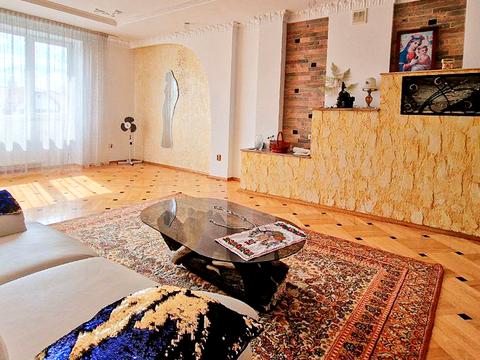 будинок за адресою Спортивна вул.