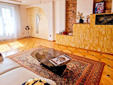 будинок за адресою Спортивна вул.