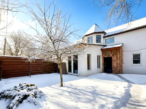 будинок за адресою Київ, Райдужна вул.