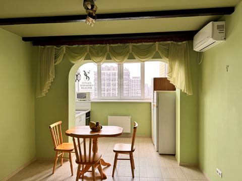 квартира за адресою Сергія Данченка вул., 3