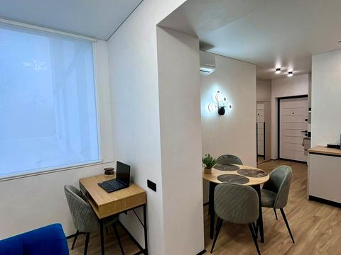 квартира за адресою Президента Грушевського просп., (Будинок 1)