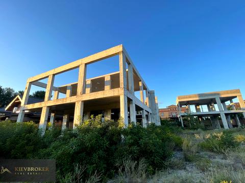 участок по адресу Плютовская ул.