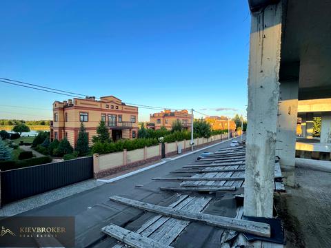 участок по адресу Плютовская ул.