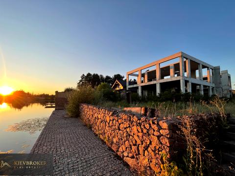 участок по адресу Плютовская ул.