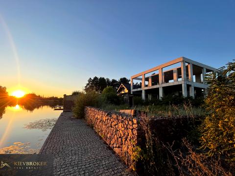 участок по адресу Плютовская ул.