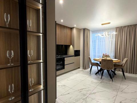 квартира за адресою Степана Бандери вул., 77-Б