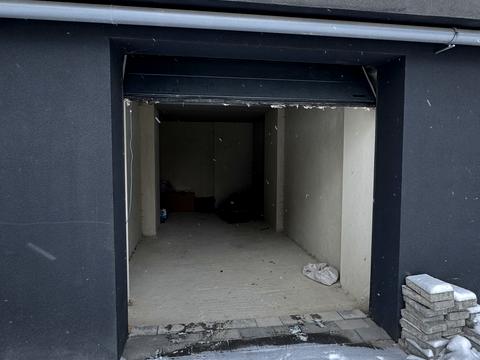 паркоместо по адресу Юліана Пелеша ул., 3