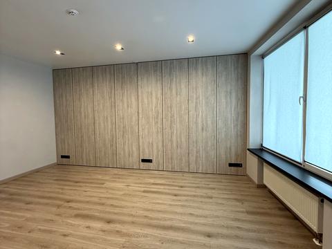 комерційна за адресою Літературна вул., 1а