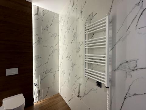 комерційна за адресою Літературна вул., 1а