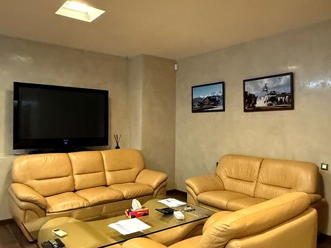 комерційна за адресою Одеса, Літературна вул., 1а