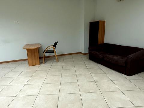 комерційна за адресою Літературна вул., 1а