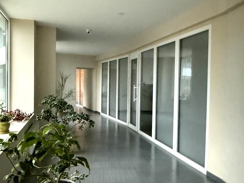 комерційна за адресою Літературна вул., 1а