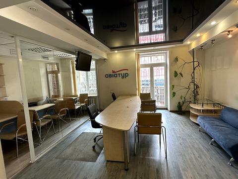 комерційна за адресою Дмитра Яворницького просп. (Карла Маркса), 55