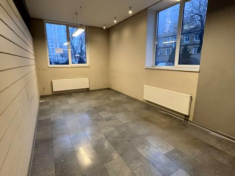 комерційна за адресою Добровольців вул. (Маршала Говорова), 10/6