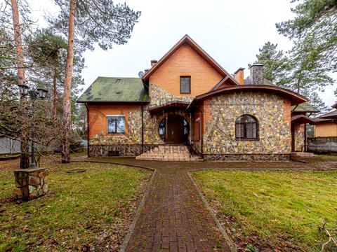 будинок за адресою смт. Козин, Затишна вул., 1