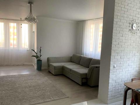 квартира за адресою Анни Ахматової вул., 30