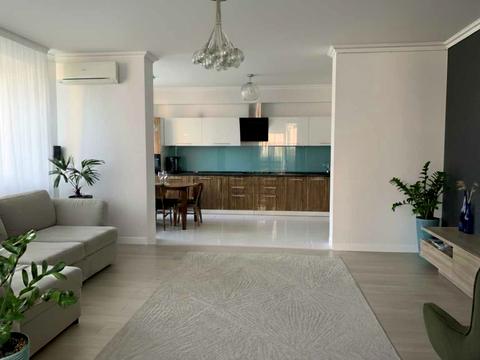 квартира за адресою Анни Ахматової вул., 30