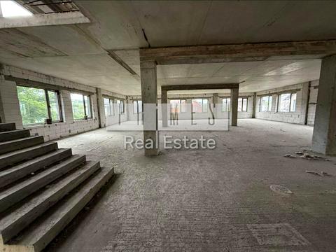 комерційна за адресою Райдужна вул., 64