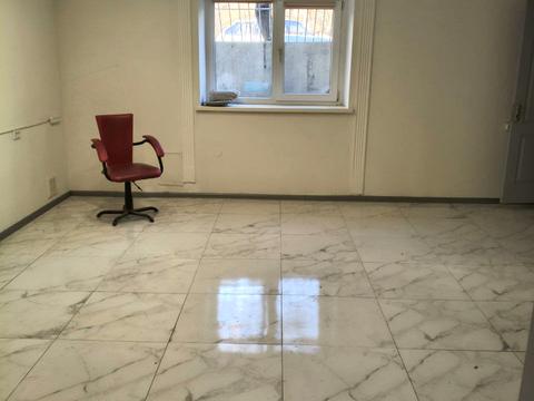 комерційна за адресою Академіка Корольова вул., 85/2