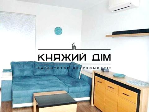 квартира за адресою Анни Ахматової вул., 13