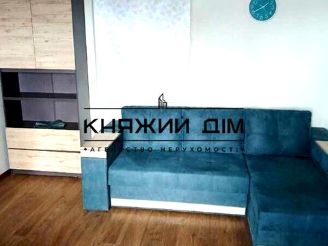 квартира за адресою Анни Ахматової вул., 13