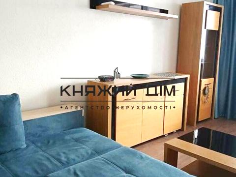 квартира за адресою Анни Ахматової вул., 13