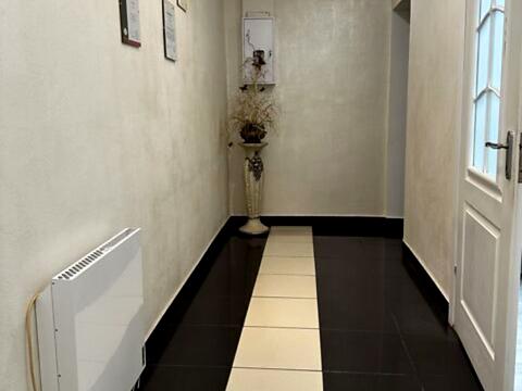 комерційна за адресою Академіка Грушевського вул., 38